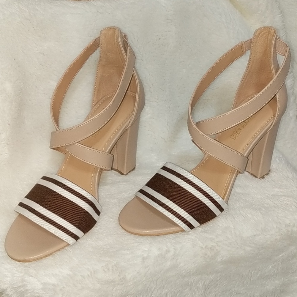 ⬇️💲Eva Mendes New York & company shoes